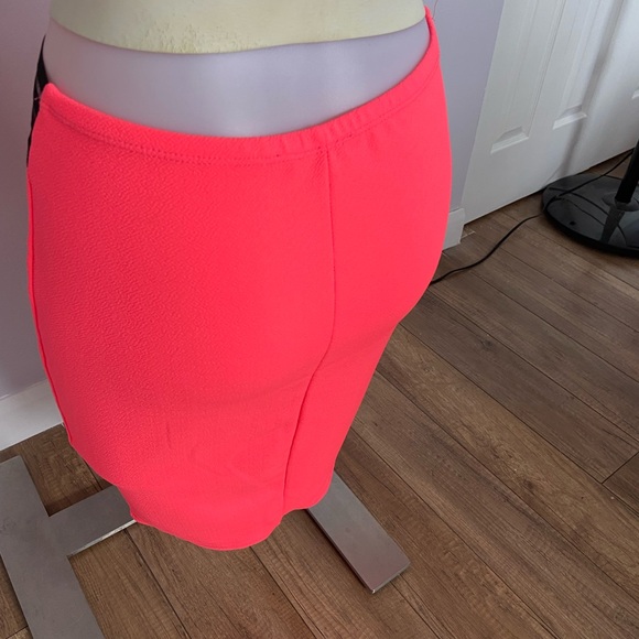 High waist skirt 💕 - Picture 3 of 4